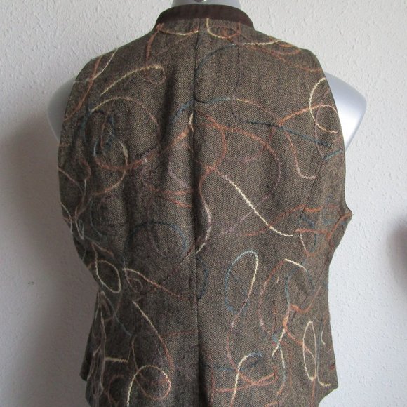 Brown preppy vest with yarn embellishments Coldwater Creek size 6 - Picture 2 of 16